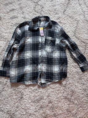 Women’s Oversized Black & White Plaid Flannel